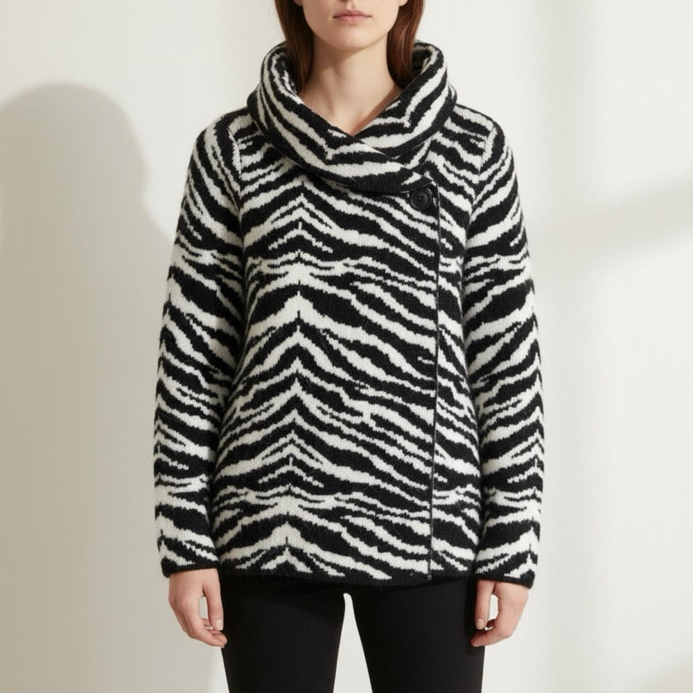 Adrienne Vittadini Button Cardigan Women Sz M Zebra Print Black White Chunky